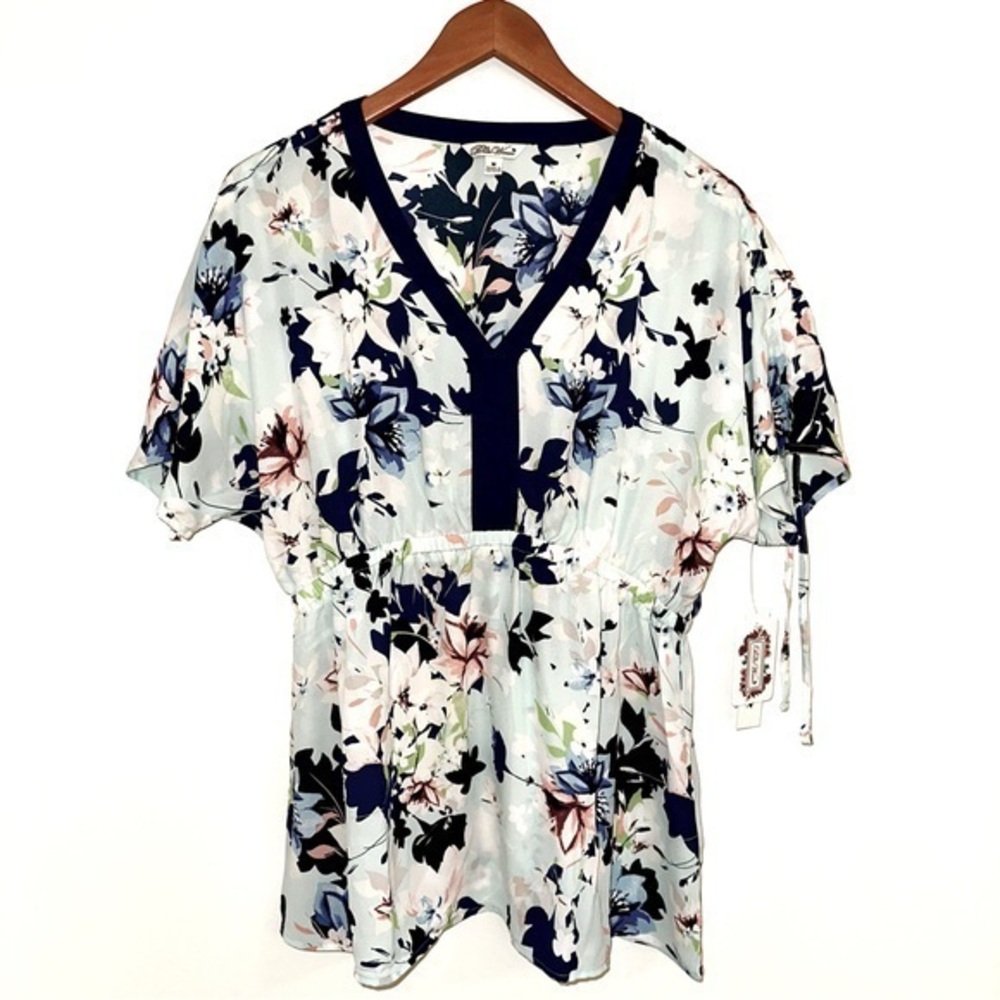 The Pioneer Women Blue Floral Top Size Medium